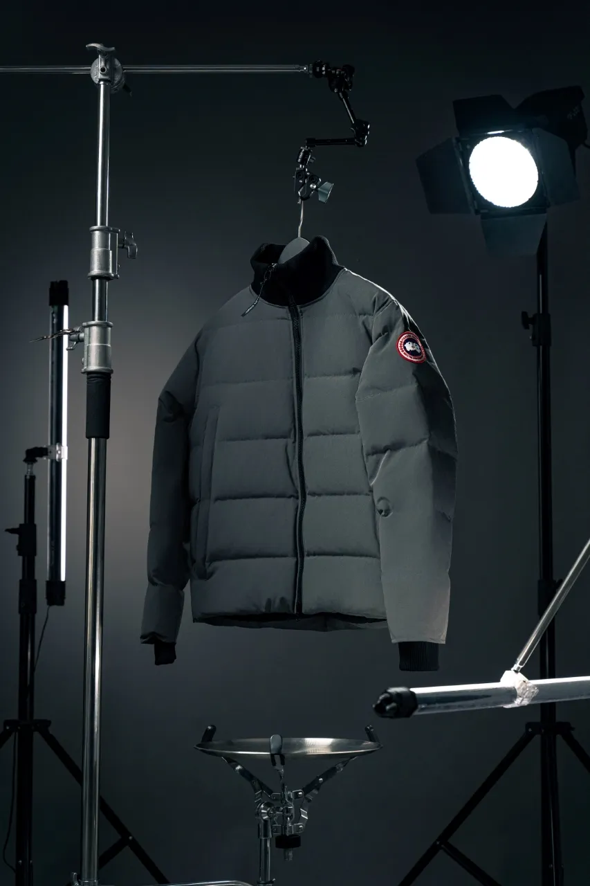 P820 official website synchronizes the top Canada Goose CANADA. GOOSE 42 models ❣️❣️❣️ The new expedition goose limited edition comes from the top domestic development team. It is currently the highest version on the market and in the country (there is no one). You can compare it at will. The top version exclusively for purchase must be high-quality. If there is a better product than mine, the clothes will be given to you. Analysis of the new expedition limited edition: (Trademark): For the chest LOGO, we use exclusively custom-dyed embroidery thread. The imported Behringer embroidery machine truly achieves 100% reproduction and is guaranteed to be completely consistent with ZP. The embroidery thread has zero color difference, the maple leaves are full and clear, and the details are perfect. Different from the crooked and fuzzy embroidery on the market, I honestly don’t know what kind of machine can embroider like this! A fake look! (We can guarantee that no one of our peers is more attentive and professional than us!) (Fabric): The new expedition model is made of exclusive high-end fabrics, abandoning the old expedition 21-count all-round fabric! The front piece is made of 18-count glue, and the back piece (sleeves) is made of a unique combination of pongee wool plaid, which restores the taste that ZP should have. It ensures the comfort and fit of the upper body while ensuring the 5-level cold protection index. It achieves the comfort of the fabric covering the mouth and the 5-level cold protection index of the old Expedition. The difference between market products can be seen at a glance. Cheap fabrics can be used to make sexy underwear, but forget about making down jackets! I really can’t do it without buying the original version and dismantling it! (Accessories): Spend a lot of money to develop private model customization, no matter the cost, as long as every detail is perfect! The original 1:1 mine buckle, the thorns on each buckle are very obvious! It took me 2 months to find the imported cuff ribbing. It is comfortable, warm and feels great! The original one-to-one molded landmine buckle/comma buckle/zipper embryo/four-button buckle/, washed label/dyed cuff thread/are all made with great care! It’s so different from the summer sock-like cuffs on the market that I can’t stand it! What is this! Different from the cheap male models used in the market! It looks too cheap, no contrast means no harm! Size: S-XXL